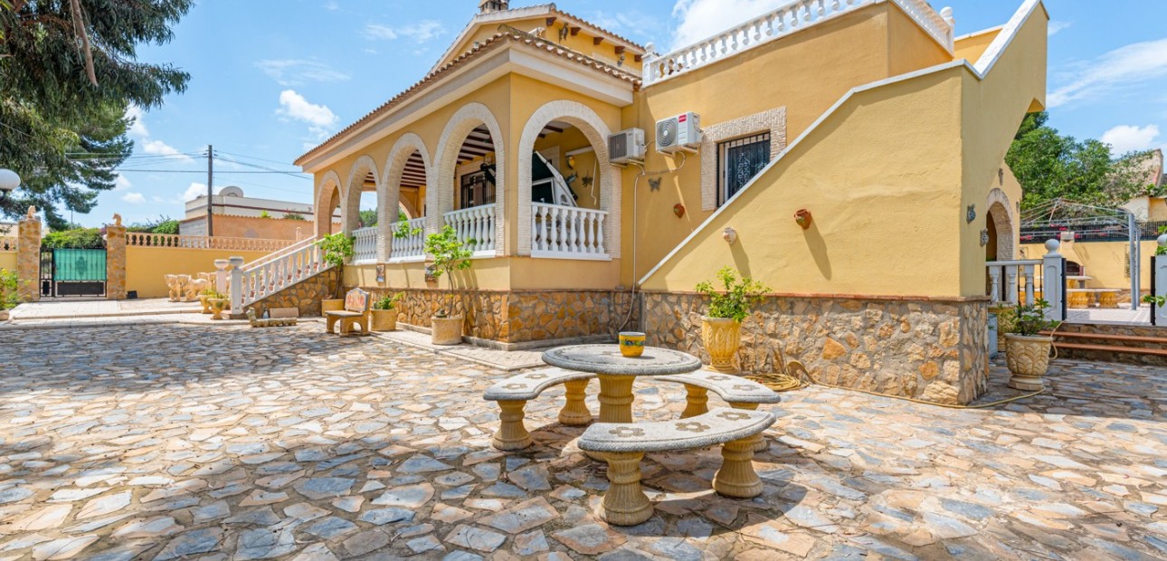 Herverkoop - Villa -
Jacarilla