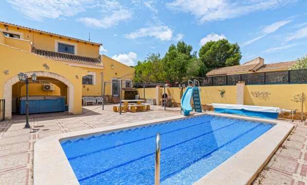 Herverkoop - Villa -
Jacarilla