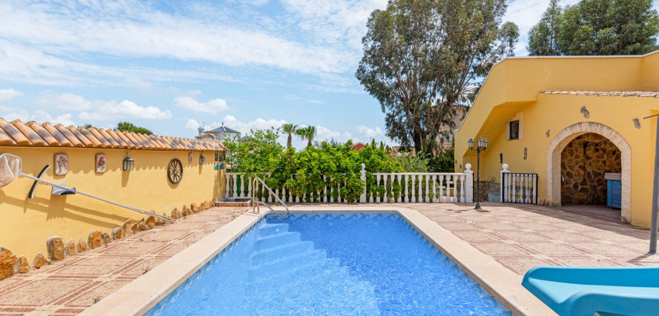 Herverkoop - Villa -
Jacarilla