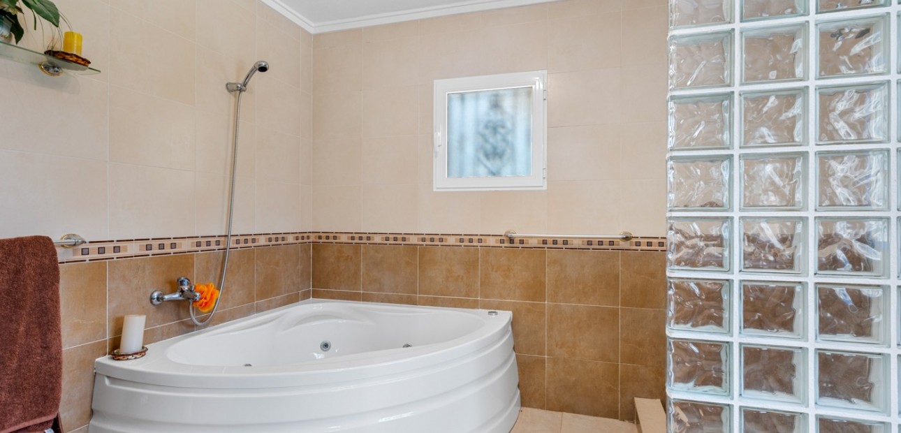 Herverkoop - Villa -
Jacarilla