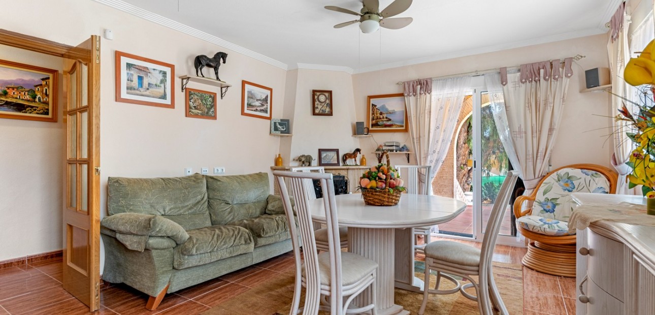 Herverkoop - Villa -
Jacarilla