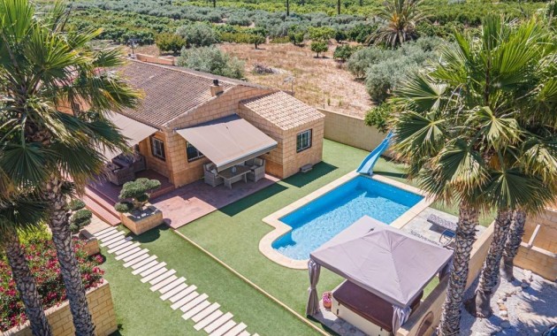 Herverkoop - Country House -
Albatera - Pueblo 11