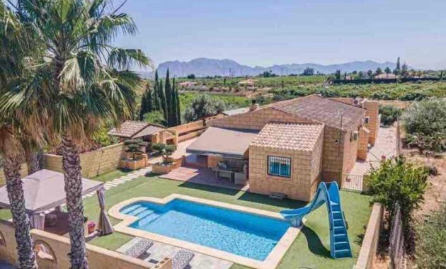 Herverkoop - Country House -
Albatera - Pueblo 11