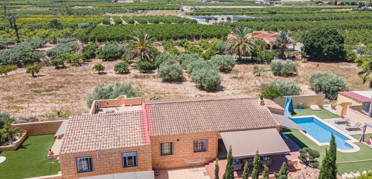 Herverkoop - Country House -
Albatera - Pueblo 11