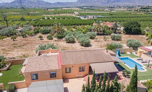 Herverkoop - Country House -
Albatera - Pueblo 11