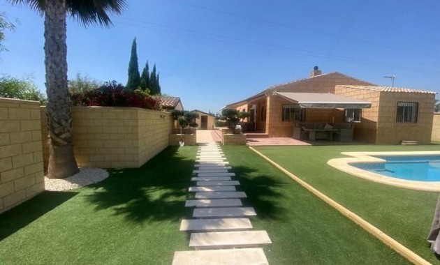 Herverkoop - Country House -
Albatera - Pueblo 11