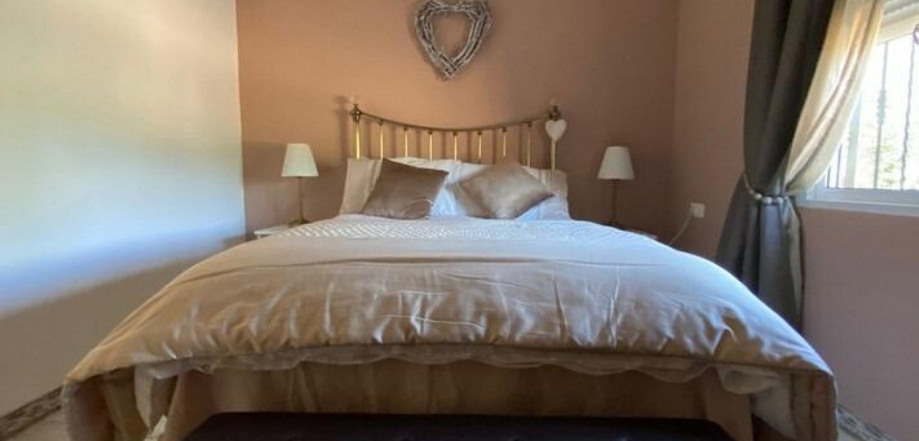 Herverkoop - Country House -
Albatera - Pueblo 11