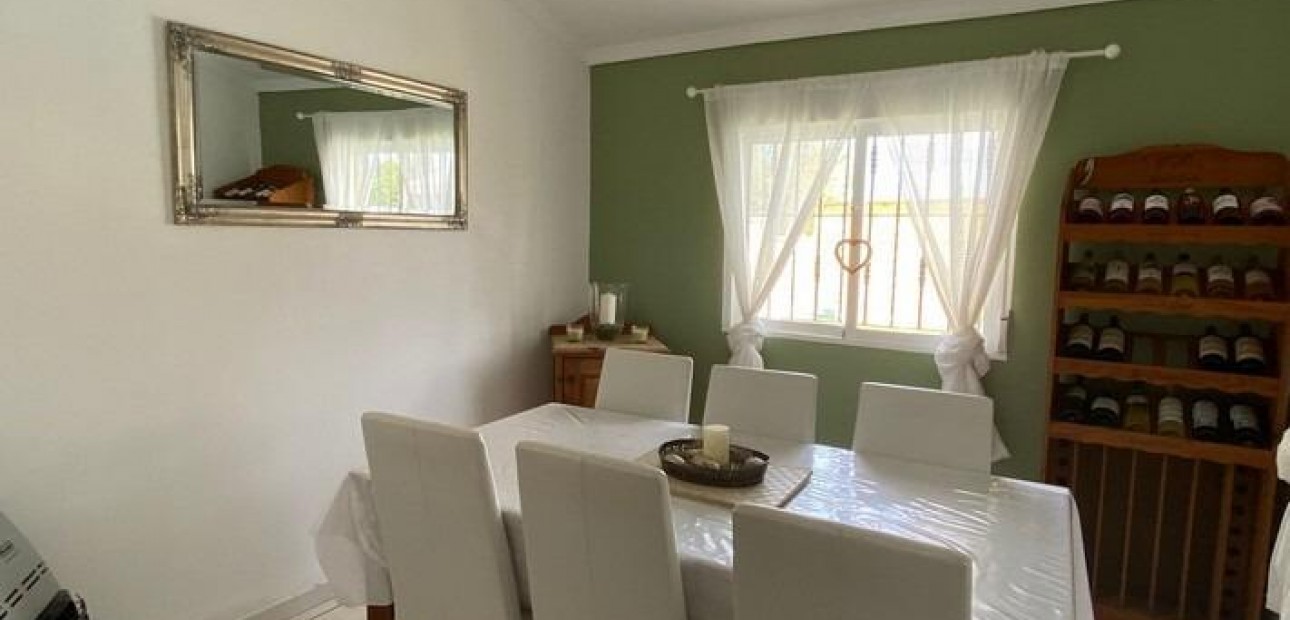 Herverkoop - Country House -
Albatera - Pueblo 11