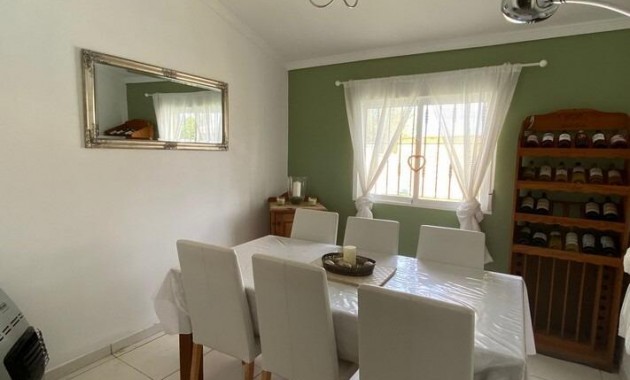 Herverkoop - Country House -
Albatera - Pueblo 11