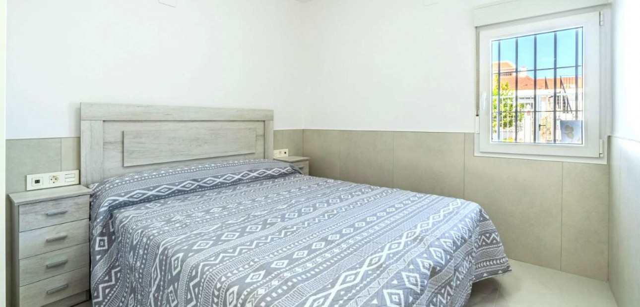 Herverkoop - Bungalow -
Torrevieja