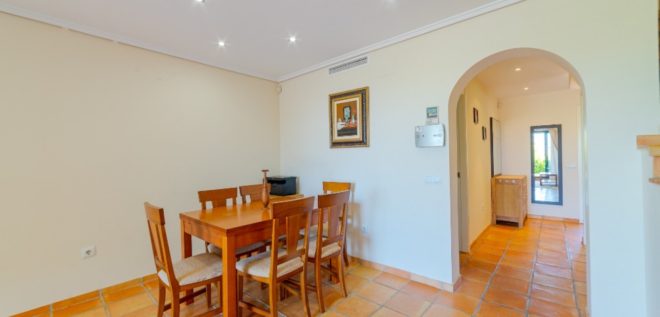 Herverkoop - Adosado -
Finestrat