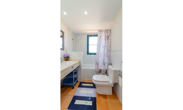 Herverkoop - Adosado -
Finestrat