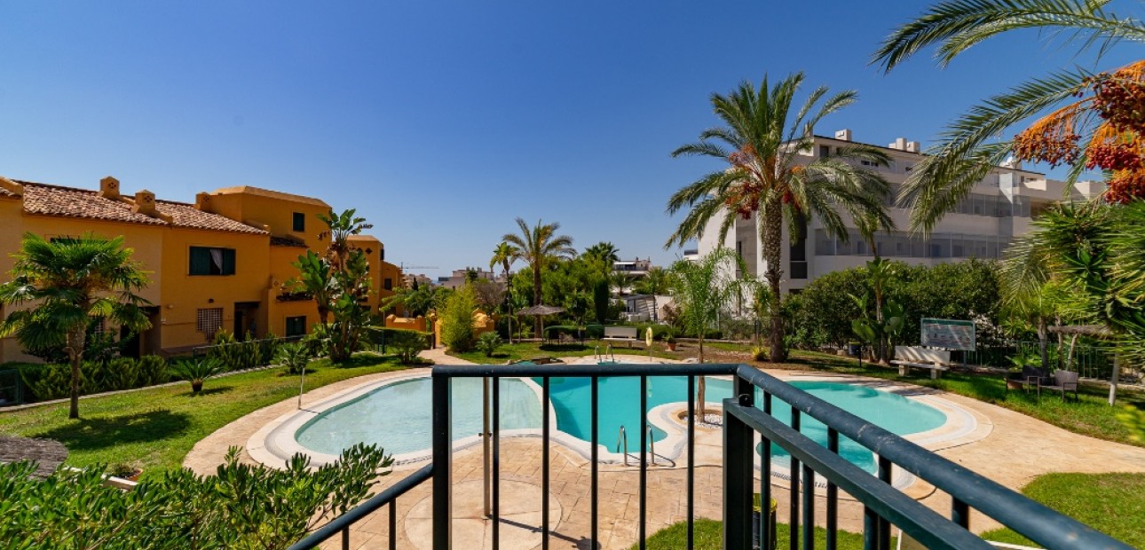 Herverkoop - Adosado -
Finestrat