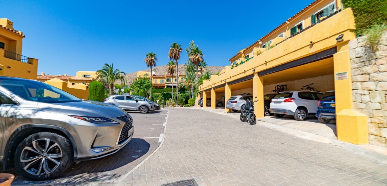 Herverkoop - Adosado -
Finestrat