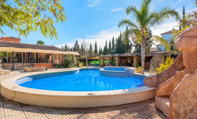 Herverkoop - Finca / Country Property -
Catral