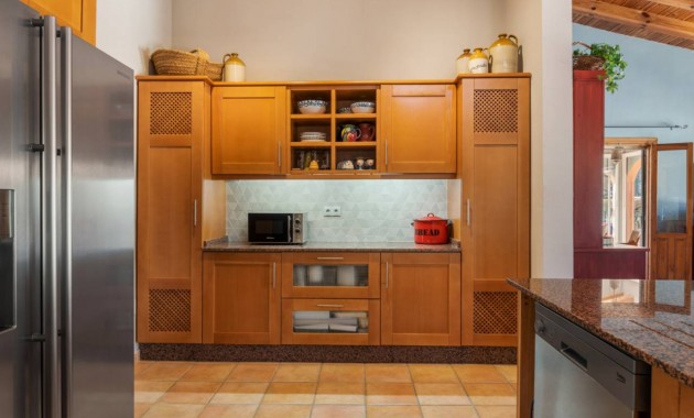 Herverkoop - Finca / Country Property -
Catral