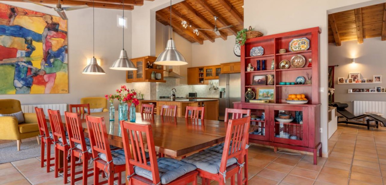 Herverkoop - Finca / Country Property -
Catral