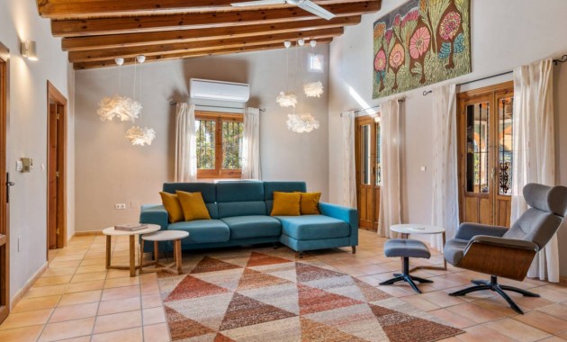 Herverkoop - Finca / Country Property -
Catral