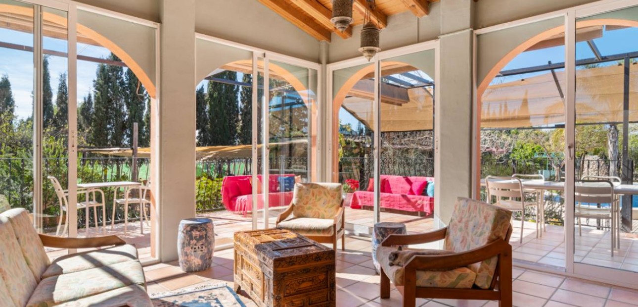 Herverkoop - Finca / Country Property -
Catral