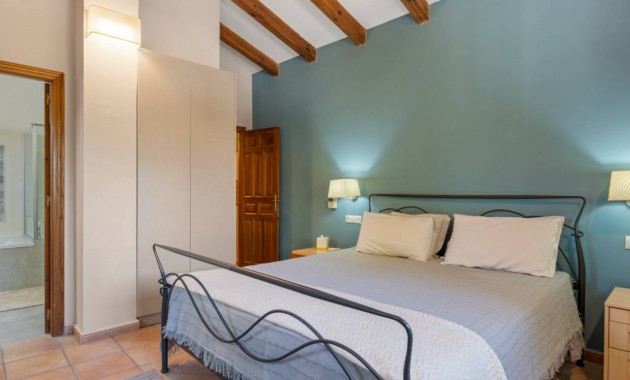 Herverkoop - Finca / Country Property -
Catral