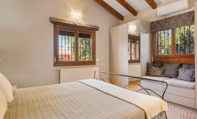 Herverkoop - Finca / Country Property -
Catral