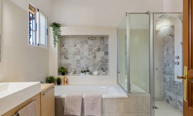 Herverkoop - Finca / Country Property -
Catral