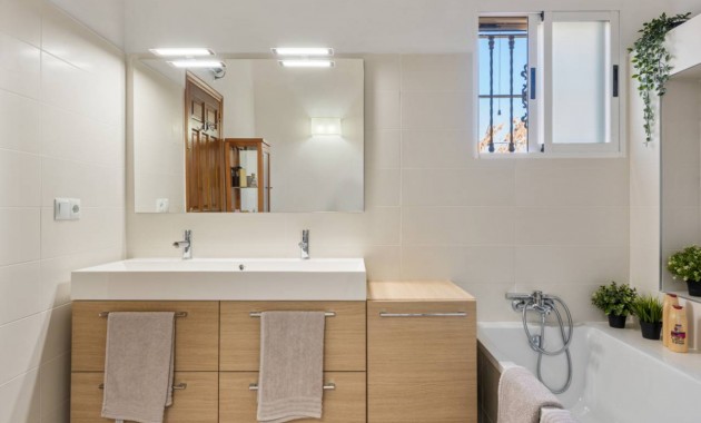 Herverkoop - Finca / Country Property -
Catral