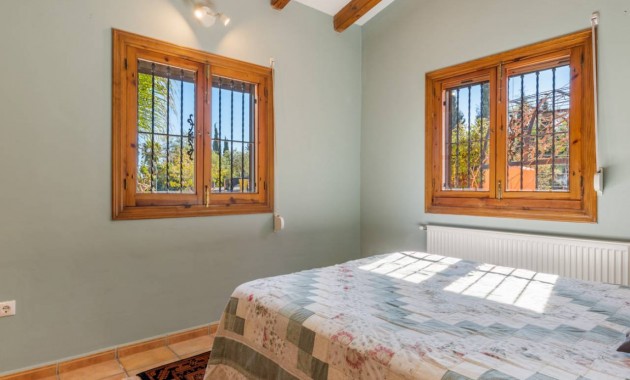 Herverkoop - Finca / Country Property -
Catral