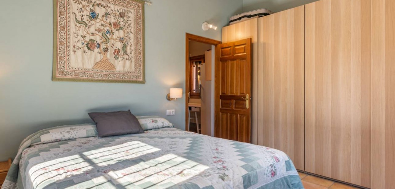 Herverkoop - Finca / Country Property -
Catral