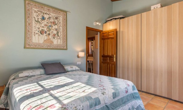 Herverkoop - Finca / Country Property -
Catral