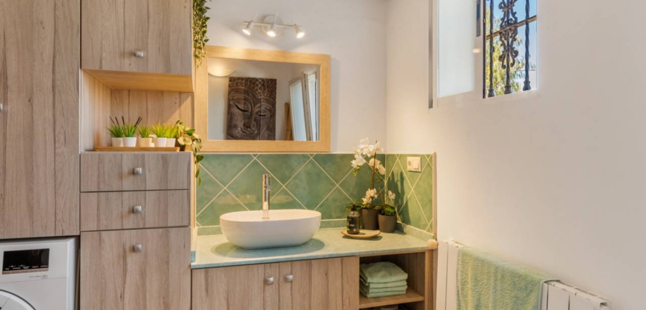 Herverkoop - Finca / Country Property -
Catral