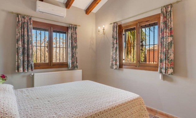 Herverkoop - Finca / Country Property -
Catral