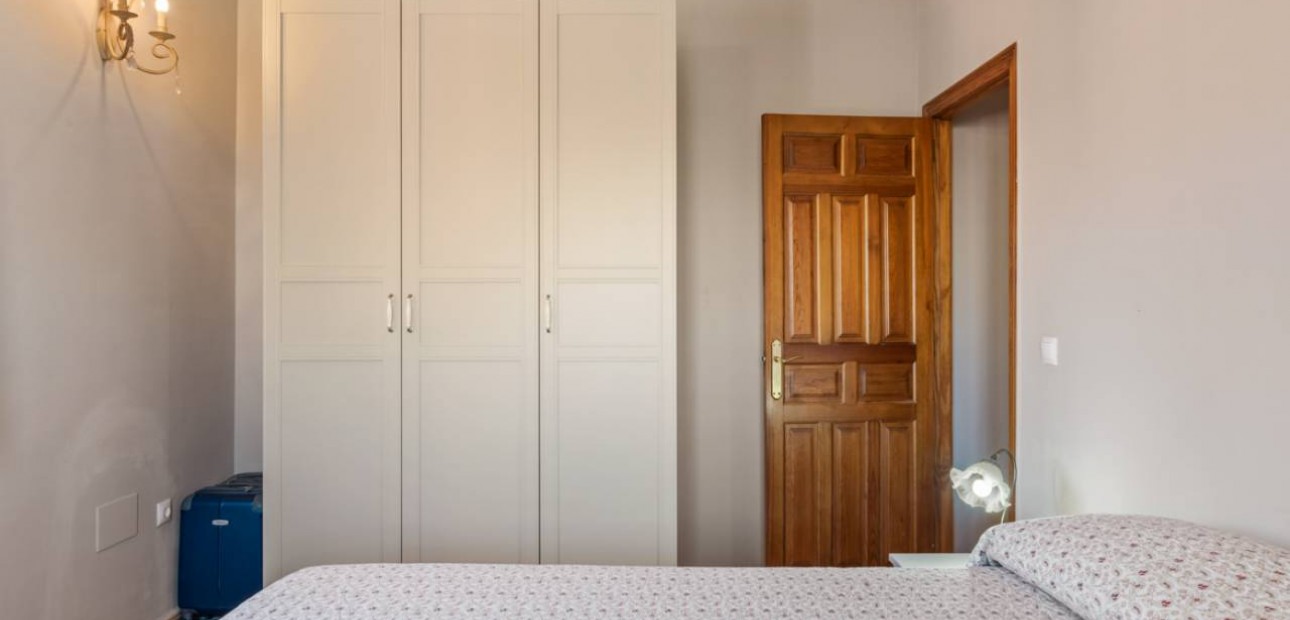 Herverkoop - Finca / Country Property -
Catral