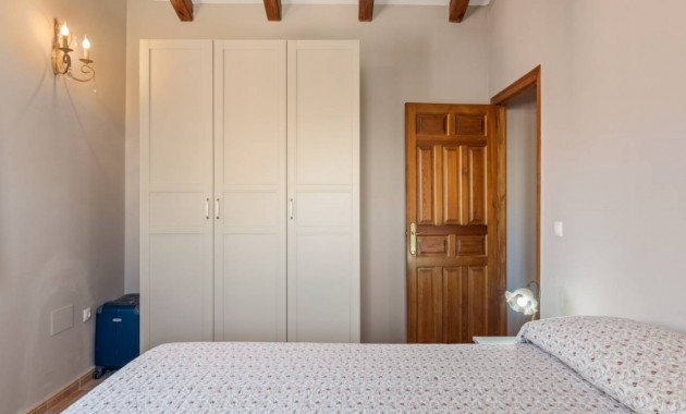 Herverkoop - Finca / Country Property -
Catral