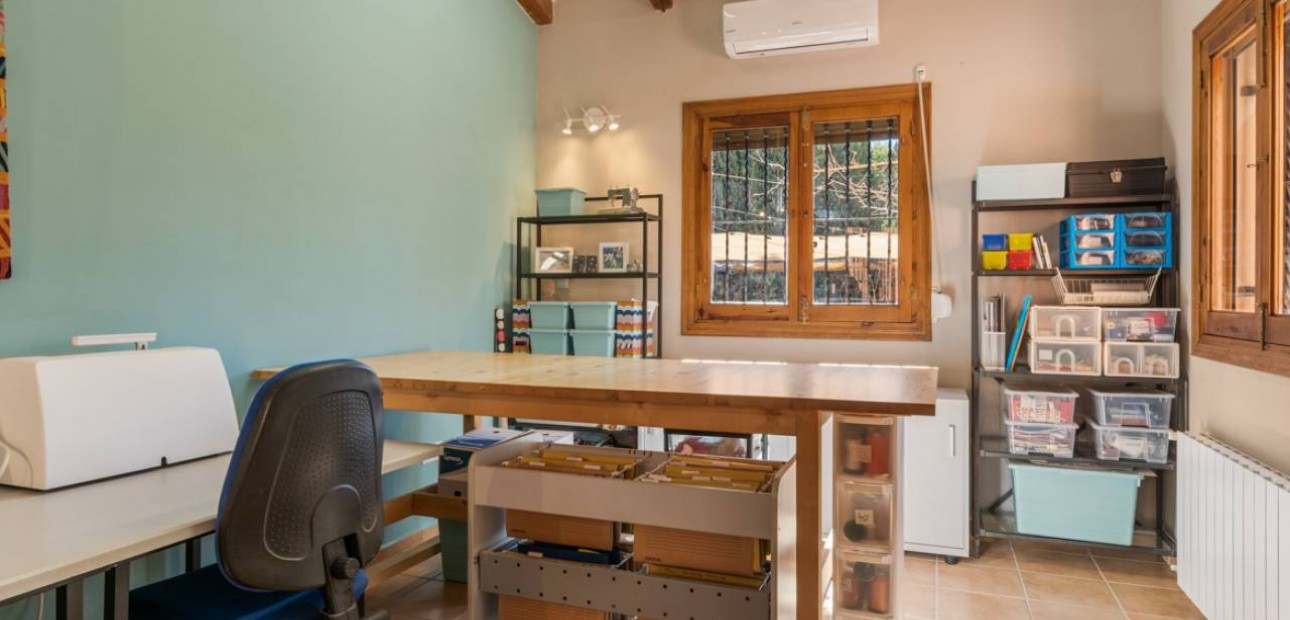 Herverkoop - Finca / Country Property -
Catral