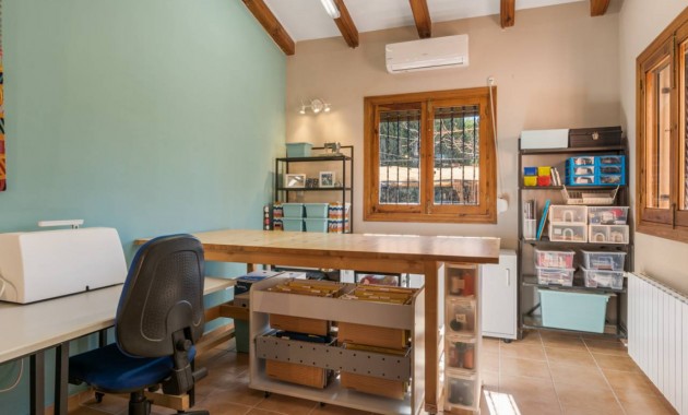 Herverkoop - Finca / Country Property -
Catral