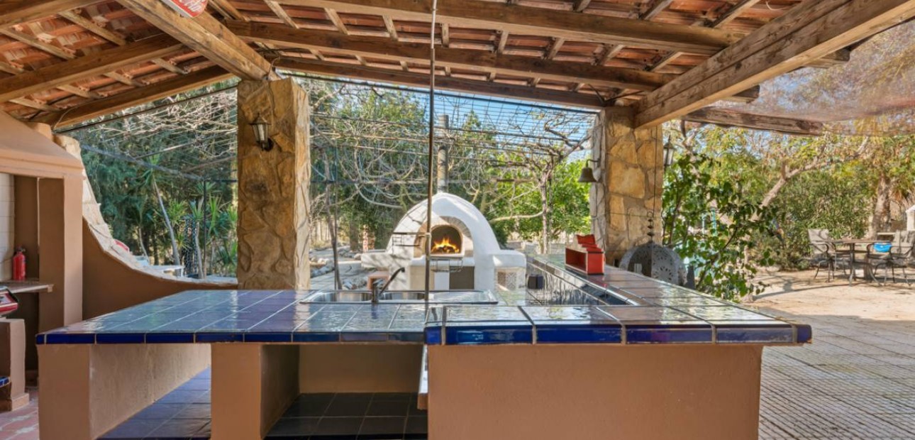 Herverkoop - Finca / Country Property -
Catral