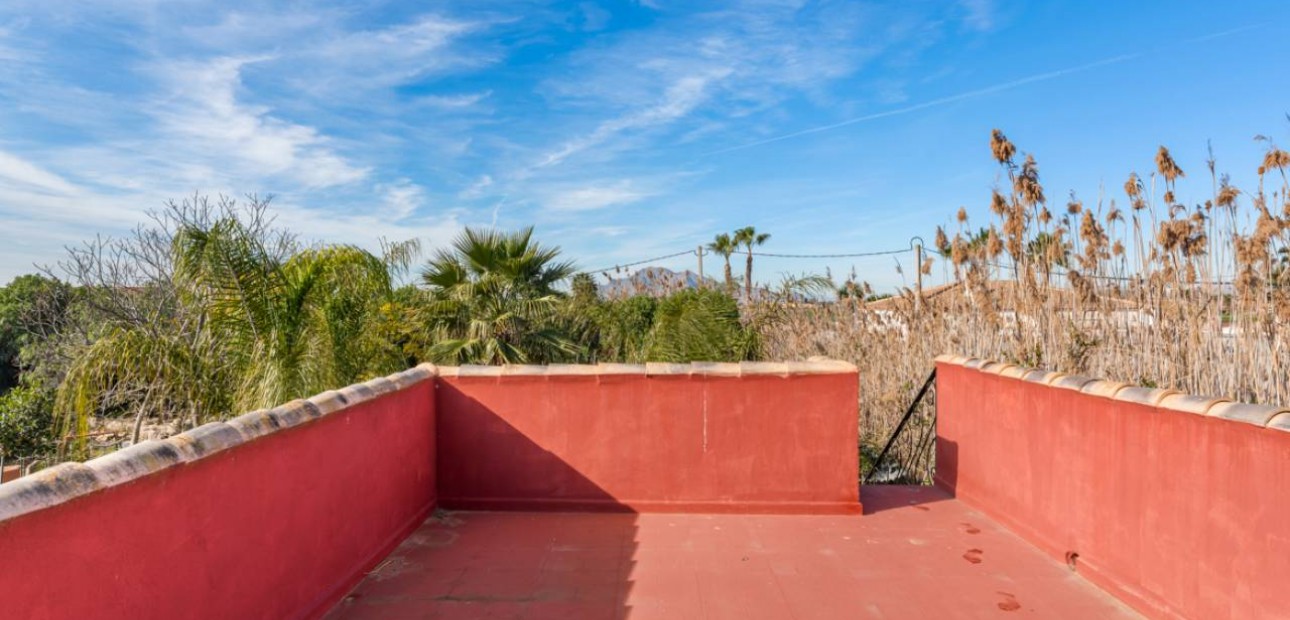 Herverkoop - Finca / Country Property -
Catral