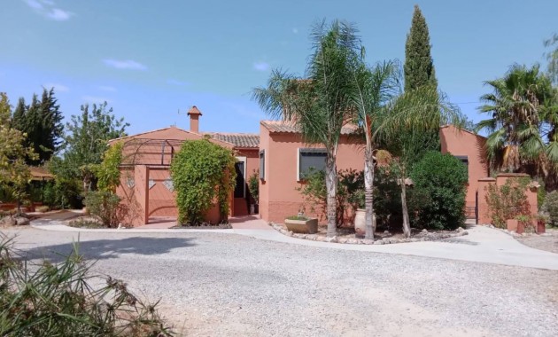 Herverkoop - Finca / Country Property -
Catral