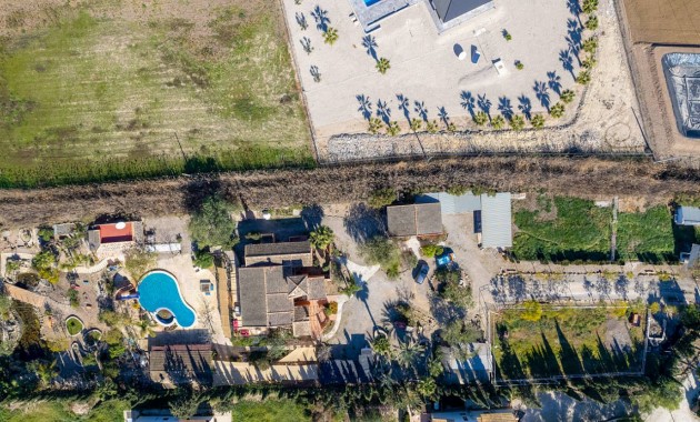 Herverkoop - Finca / Country Property -
Catral