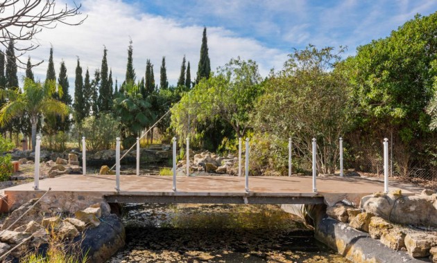 Herverkoop - Finca / Country Property -
Catral