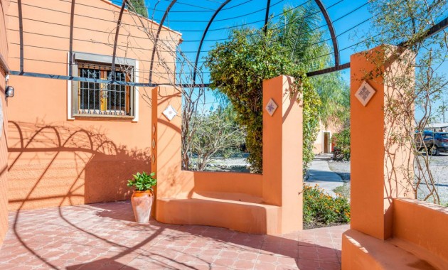 Herverkoop - Finca / Country Property -
Catral