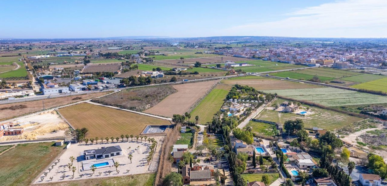 Herverkoop - Finca / Country Property -
Catral