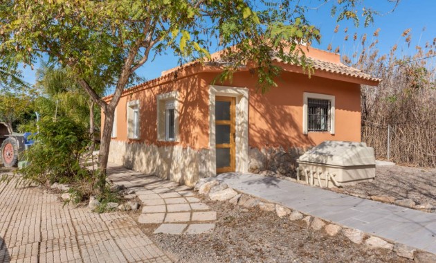Herverkoop - Finca / Country Property -
Catral