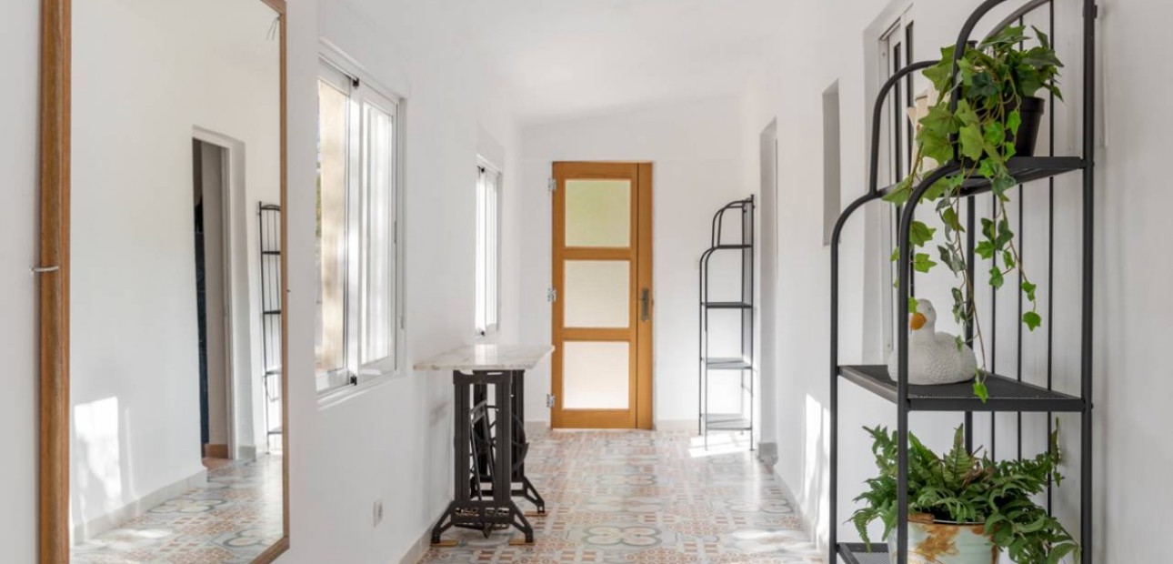 Herverkoop - Finca / Country Property -
Catral