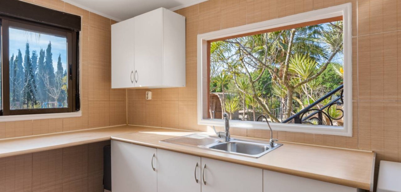 Herverkoop - Finca / Country Property -
Catral