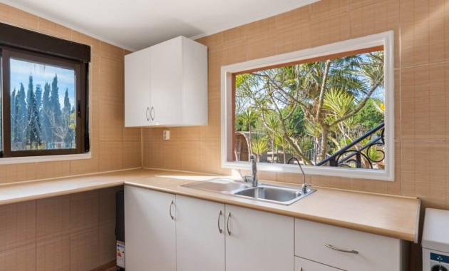 Herverkoop - Finca / Country Property -
Catral