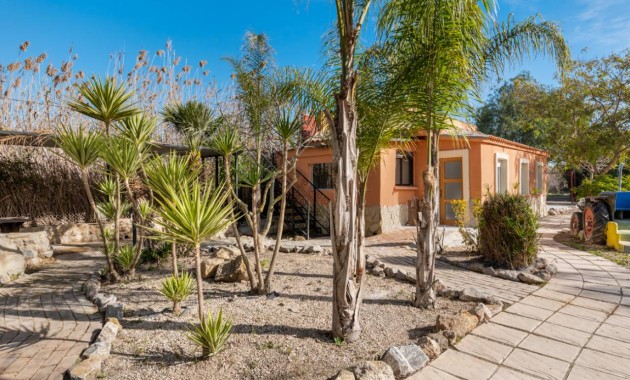 Herverkoop - Finca / Country Property -
Catral