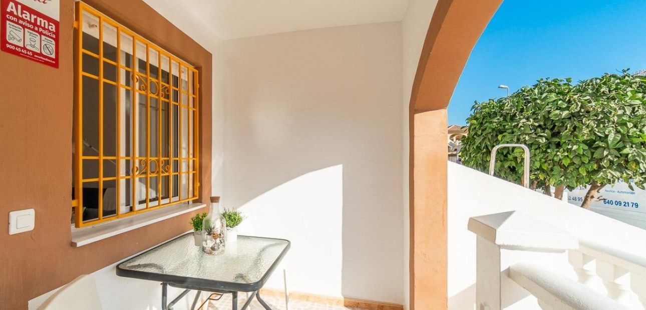 Venta - Terraced house -
Torrevieja - El limonar