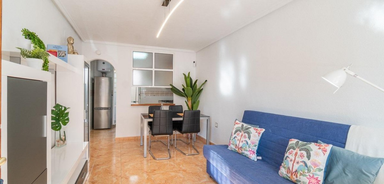 Venta - Terraced house -
Torrevieja - El limonar